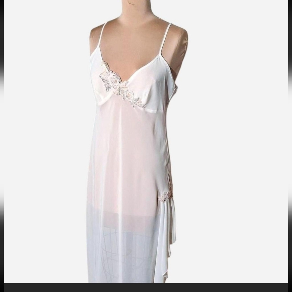 Delicates White Nightgown With Sequins & Beading Detail.  Size Medium